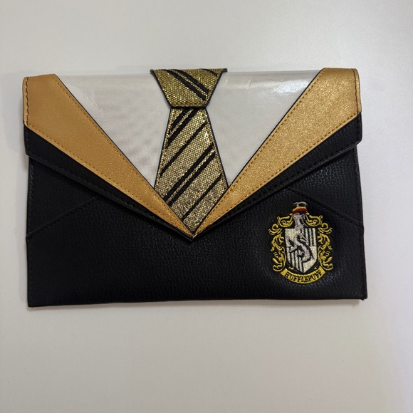 Danielle Nicole Harry Potter Hufflepuff Uniform Clutch Gold - Picture 1 of 8